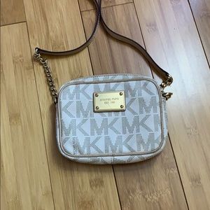 Michael kors cross body smaill